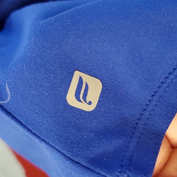 Women's large workout tank with built in shelf bra, like new condition - Picture 4 of 4